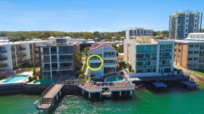 Absolute Waterfront On The Pumicestone Passage